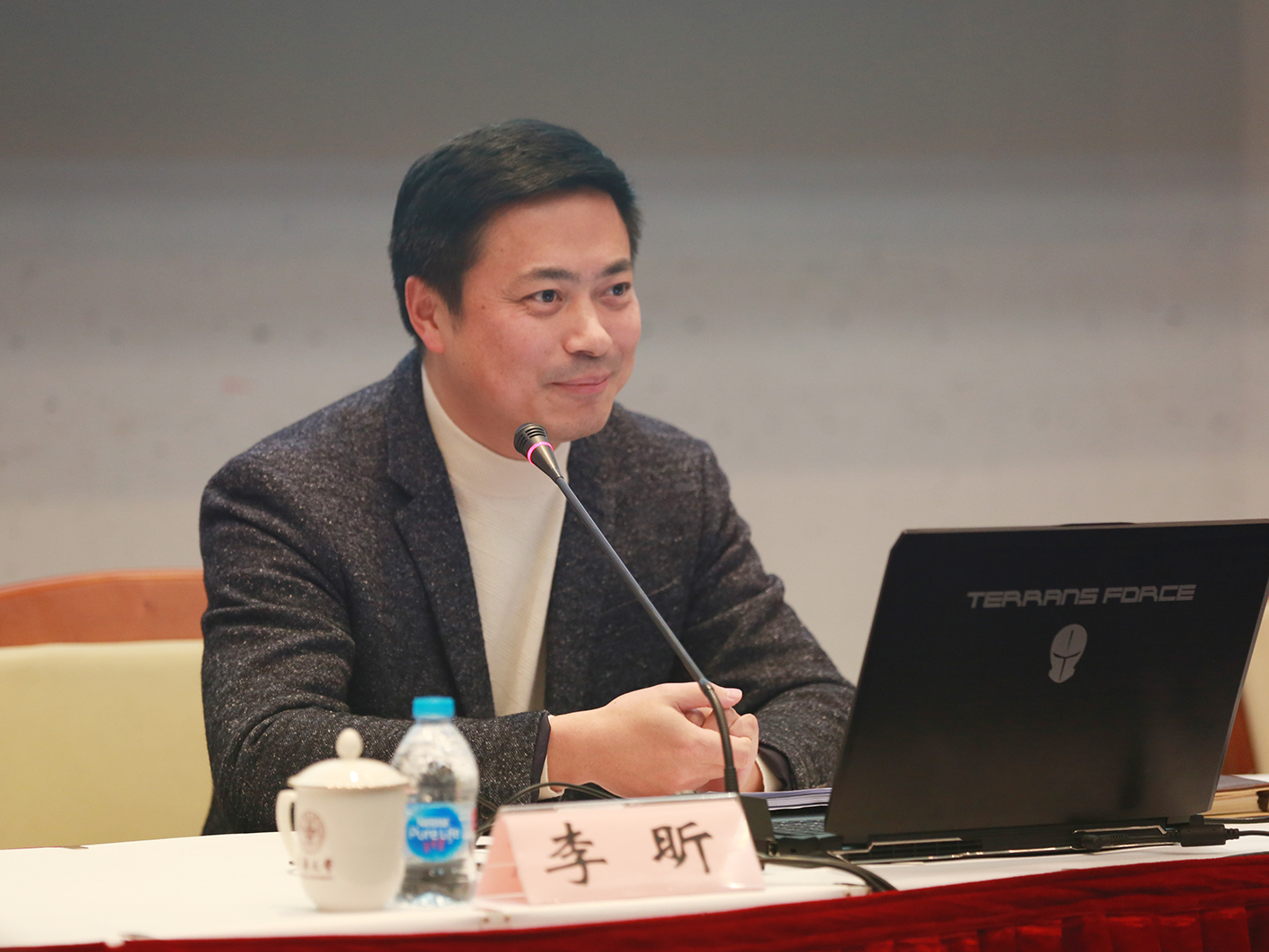 上海市教卫工作党委副书记,市教委副主任李昕为我校思想政治工作者作