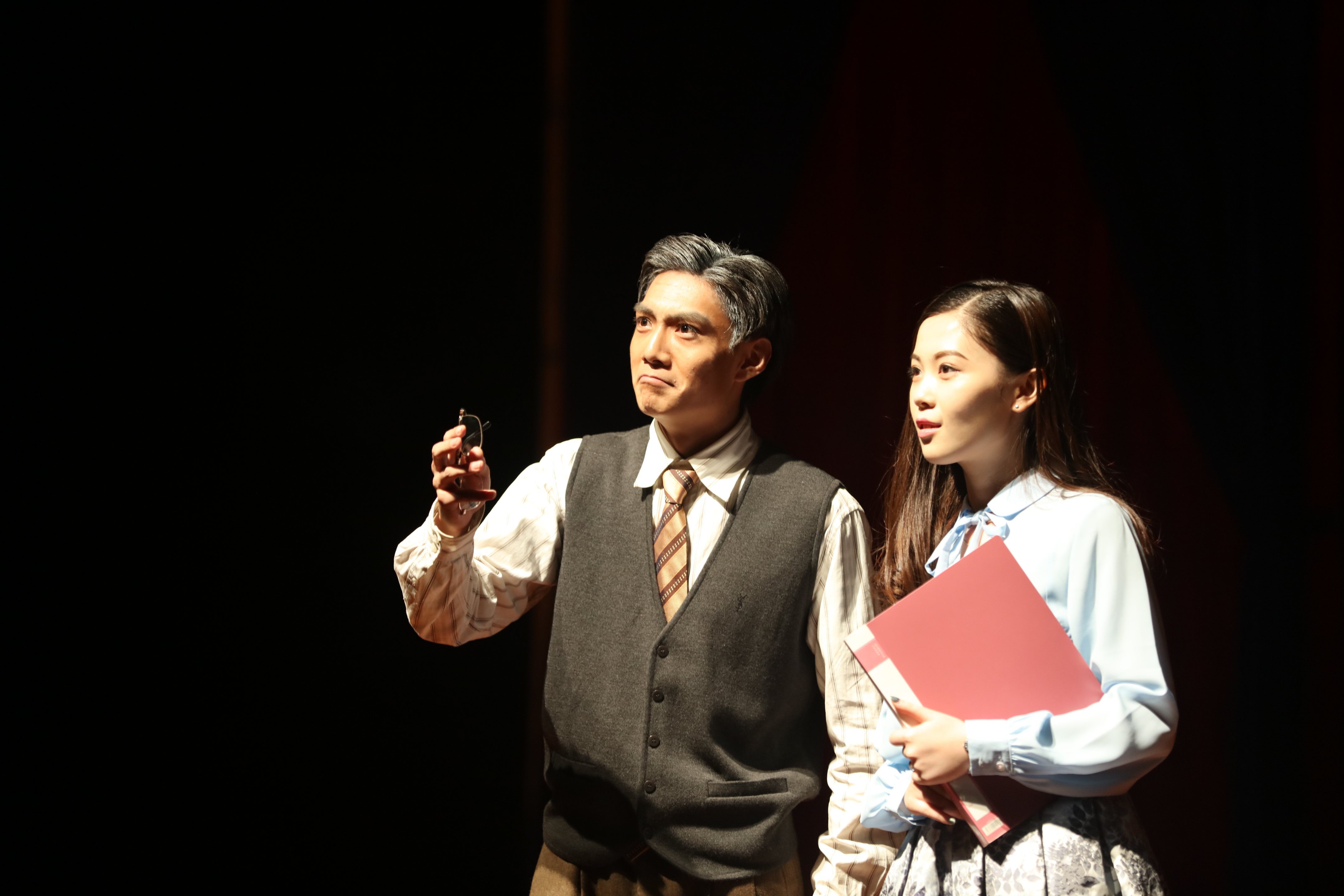 高鸽说,大二学生参演这部戏既是荣幸也是历练,他们用自己