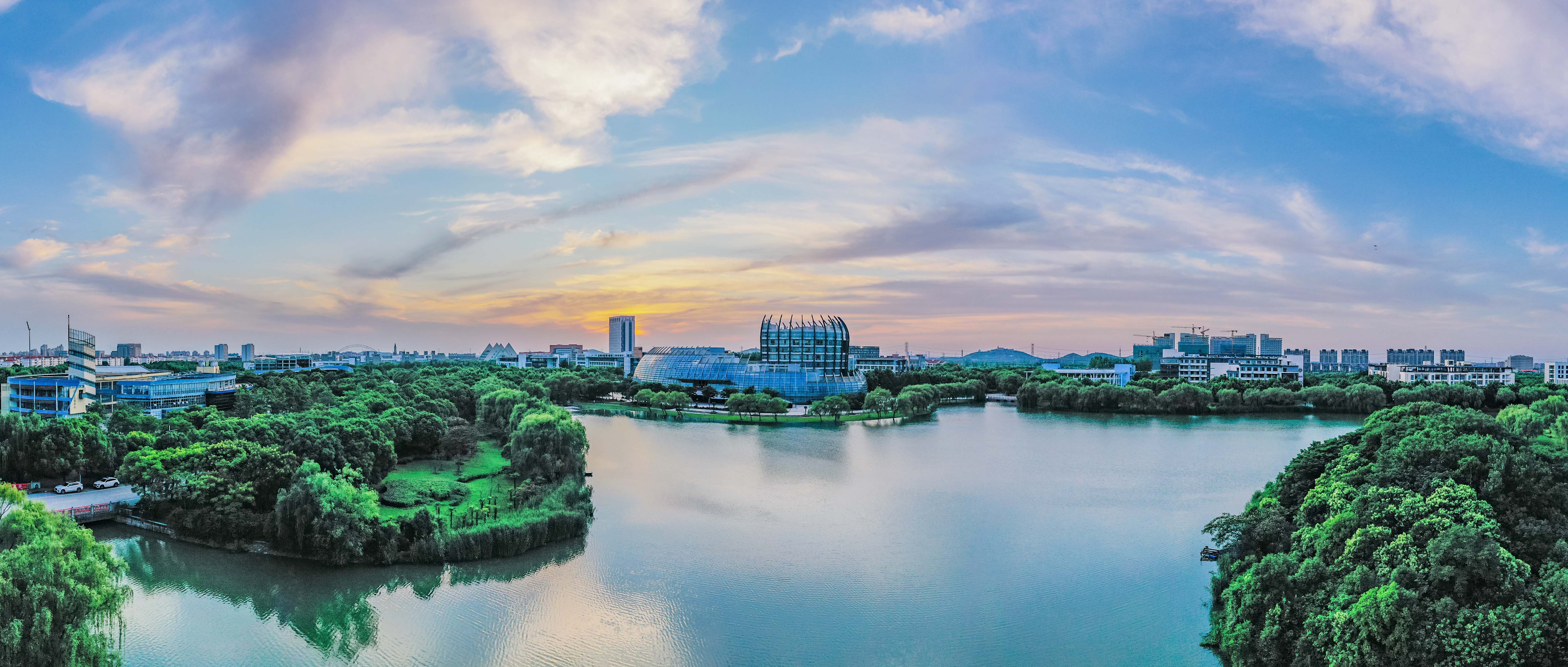 东华大学
