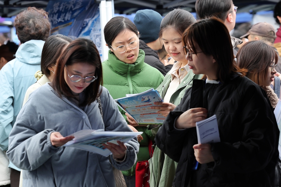 2025届上海高校毕业生就业实习招聘会。赖鑫琳 摄影